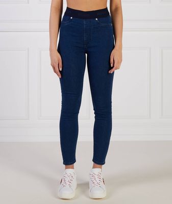 Jeansy damskie w miejskim stylu HUGO ze sklepu: Gomez Fashion Store w kategorii: Jeansy damskie - zdjęcie 874714-BD9-10338_BU231W000118425