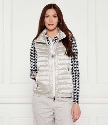 Kamizelka damska jesienna Marc Cain ze sklepu: Gomez Fashion Store w kategorii: Kamizelki damskie - zdjęcie 874714-BD9-10338_CR254W000024803