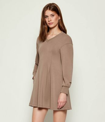 Sukienka na jesień Armani Exchange ze sklepu: Gomez Fashion Store w kategorii: Sukienki - zdjęcie 874714-BD9-10338_AX255W000060J16