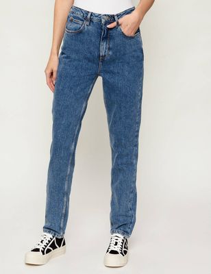 Jeansy damskie na lato Guess ze sklepu: Gomez Fashion Store w kategorii: Jeansy damskie - zdjęcie 874714-BD9-10338_GJ255W000087L03