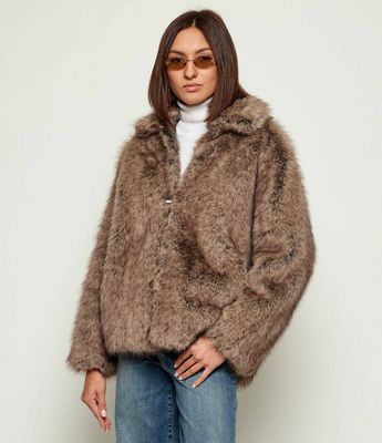 Futro damskie Liu Jo ze sklepu: Gomez Fashion Store w kategorii: Futra damskie - zdjęcie 874714-BD9-10338_LJ255W000071W47