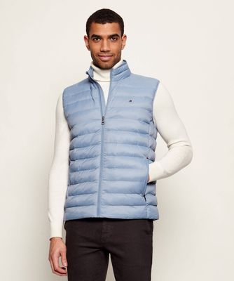 Kamizelka męska na wiosnę Tommy Hilfiger ze sklepu: Gomez Fashion Store w kategorii: Kamizelki męskie - zdjęcie 874714-BD9-10338_TH261M000051P42