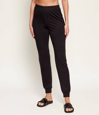 Spodnie damskie bez wzorów Guess Underwear ze sklepu: Gomez Fashion Store w kategorii: Spodnie damskie - zdjęcie 874714-BD9-10338_GB262W000006046