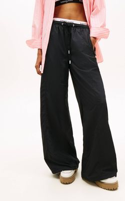 Spodnie damskie casual Tommy Jeans ze sklepu: Gomez Fashion Store w kategorii: Spodnie damskie - zdjęcie 874714-BD9-10338_TM262W000057D44