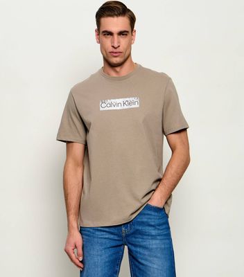 T-shirt męski klasyczny na wiosnę Calvin Klein ze sklepu: Gomez Fashion Store w kategorii: T-shirty męskie - zdjęcie 874714-BD9-10338_CK264M000020Z03