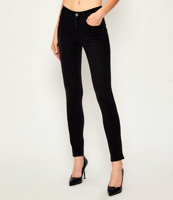Jeansy damskie letnie w miejskim stylu Liu Jo ze sklepu: Gomez Fashion Store w kategorii: Jeansy damskie - zdjęcie 874714-BD9-10338_LJ181W000022870
