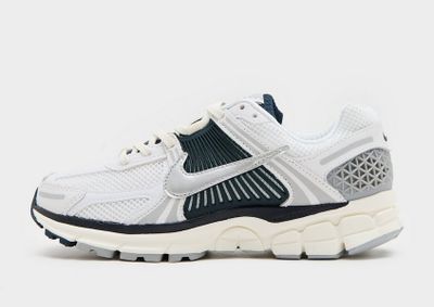 Buty sportowe damskie na wiosnę Nike ze sklepu: JD Sports  w kategorii: Buty sportowe damskie - zdjęcie 9C9C4A-9AA-13709_HV2412-100