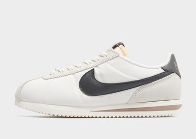 Buty sportowe damskie sportowe Nike ze sklepu: JD Sports  w kategorii: Buty sportowe damskie - zdjęcie 9C9C4A-9AA-13709_IU7556-030