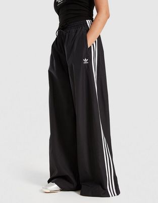 Spodnie damskie adidas ze sklepu: JD Sports  w kategorii: Spodnie damskie - zdjęcie 9C9C4A-9AA-13709_JD3390