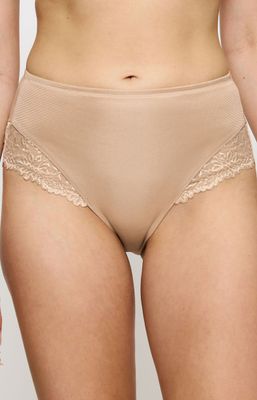 Triumph - Majtki damskie koronkowe ze sklepu: Primodo w kategorii: Majtki damskie - zdjęcie A0D05E-522-13421_173844