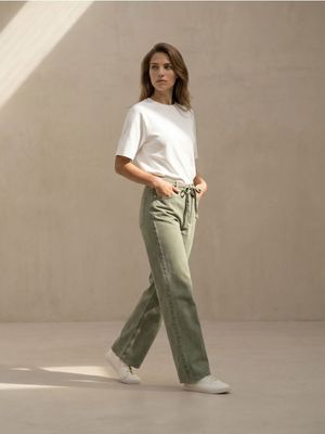 Jeansy damskie na wiosnę ze sklepu: Sinsay w kategorii: Jeansy damskie - zdjęcie CC22A15-4CA-6968_002JS