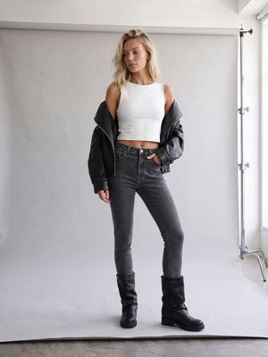 Jeansy damskie casual Sinsay ze sklepu: Sinsay w kategorii: Jeansy damskie - zdjęcie CC22A15-4CA-6968_011JS