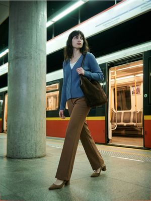 Sweter damski bez wzorów casual ze sklepu: Sinsay w kategorii: Swetry damskie - zdjęcie CC22A15-4CA-6968_124JK