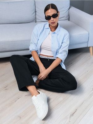 Jeansy damskie na wiosnę ze sklepu: Sinsay w kategorii: Jeansy damskie - zdjęcie CC22A15-4CA-6968_456BB