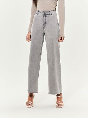 Jeansy damskie w miejskim stylu ze sklepu: Sinsay w kategorii: Jeansy damskie - zdjęcie CC22A15-4CA-6968_782DB