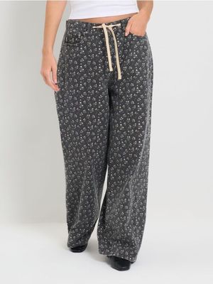 Jeansy damskie Sinsay ze sklepu: Sinsay w kategorii: Jeansy damskie - zdjęcie CC22A15-4CA-6968_870GY