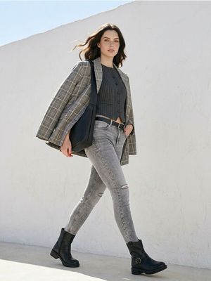Jeansy damskie ze sklepu: Sinsay w kategorii: Jeansy damskie - zdjęcie CC22A15-4CA-6968_876FI