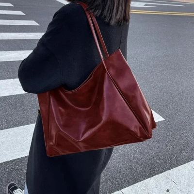 Shopper bag w sportowym stylu Intimica ze sklepu: Intimica.pl w kategorii: Torby Shopper bag - zdjęcie WP-ADS-RTKIFPPPR_9663895961929