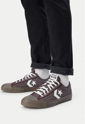 Trampki męskie na wiosnę Converse ze sklepu: eobuwie.pl w kategorii: Trampki męskie - zdjęcie WP-EBWP-9KUZS-09B_0000304833151