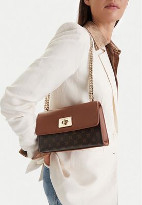 Kopertówka na zimę Nine West ze sklepu: eobuwie.pl w kategorii: Kopertówki - zdjęcie WP-EBWP-9KUZS-09B_5906751545478