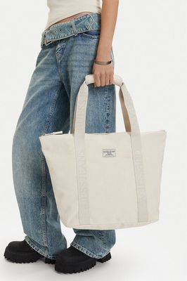Shopper bag zimowy Guess Jeans ze sklepu: eobuwie.pl w kategorii: Torby Shopper bag - zdjęcie WP-EBWP-9KUZS-09B_5907964022527