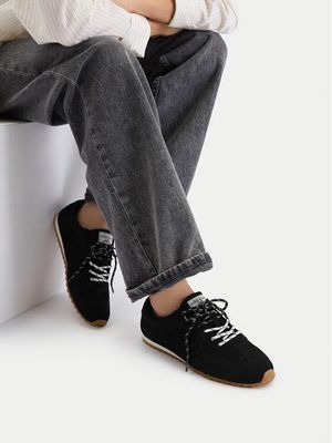 Buty sportowe damskie wiosenne Guess Jeans ze sklepu: eobuwie.pl w kategorii: Buty sportowe damskie - zdjęcie WP-EBWP-9KUZS-09B_5907964041269