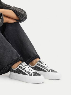 Trampki damskie wiosenne Guess Jeans ze sklepu: eobuwie.pl w kategorii: Trampki damskie - zdjęcie WP-EBWP-9KUZS-09B_5907964077336