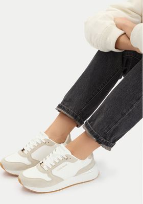 Buty sportowe damskie na wiosnę Guess Jeans ze sklepu: eobuwie.pl w kategorii: Buty sportowe damskie - zdjęcie WP-EBWP-9KUZS-09B_5907964081401