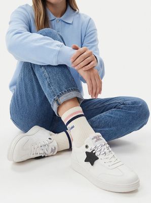 Buty sportowe damskie na wiosnę Guess Jeans ze sklepu: eobuwie.pl w kategorii: Buty sportowe damskie - zdjęcie WP-EBWP-9KUZS-09B_5907964531975