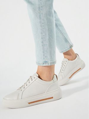 Buty sportowe damskie na wiosnę Clarks ze sklepu: MODIVO w kategorii: Buty sportowe damskie - zdjęcie WP-EBWP-BKLVO-LN0_0000303499228
