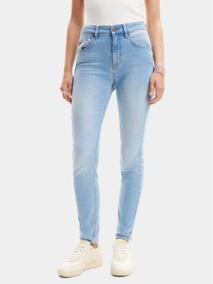 Jeansy damskie Desigual ze sklepu: MODIVO w kategorii: Jeansy damskie - zdjęcie WP-EBWP-BKLVO-LN0_0000303776190