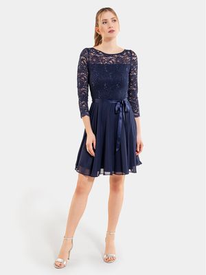 Sukienka wiosenna Swing ze sklepu: MODIVO w kategorii: Sukienki - zdjęcie WP-EBWP-BKLVO-LN0_0000303863876