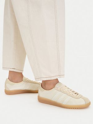 adidas - Buty sportowe damskie wiosenne ze sklepu: MODIVO w kategorii: Buty sportowe damskie - zdjęcie WP-EBWP-BKLVO-LN0_0000305973467