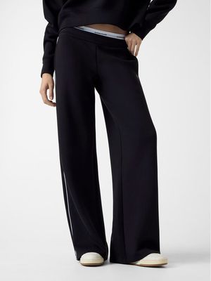 Spodnie damskie Guess Jeans ze sklepu: MODIVO w kategorii: Spodnie damskie - zdjęcie WP-EBWP-BKLVO-LN0_0000306149038
