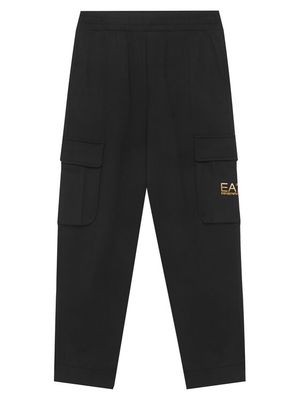 EA7 Emporio Armani - Spodnie chłopięce ze sklepu: MODIVO w kategorii: Spodnie chłopięce - zdjęcie WP-EBWP-BKLVO-LN0_0000306275010
