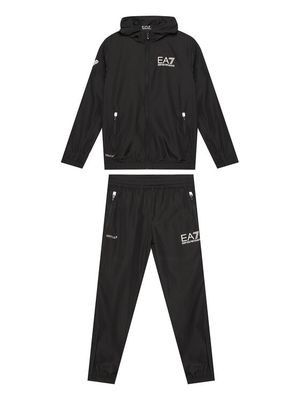 Dres chłopięcy EA7 Emporio Armani ze sklepu: MODIVO w kategorii: Dresy chłopięce - zdjęcie WP-EBWP-BKLVO-LN0_0000306275423
