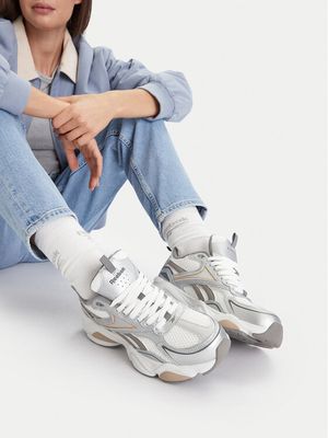 Buty sportowe damskie na wiosnę Reebok ze sklepu: MODIVO w kategorii: Buty sportowe damskie - zdjęcie WP-EBWP-BKLVO-LN0_5903419834455