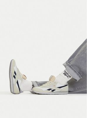 Buty sportowe damskie wiosenne Reebok ze sklepu: MODIVO w kategorii: Buty sportowe damskie - zdjęcie WP-EBWP-BKLVO-LN0_5906751187005