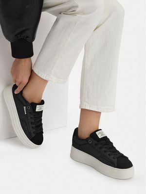 Buty sportowe damskie na wiosnę Guess Jeans ze sklepu: MODIVO w kategorii: Buty sportowe damskie - zdjęcie WP-EBWP-BKLVO-LN0_5907964073437