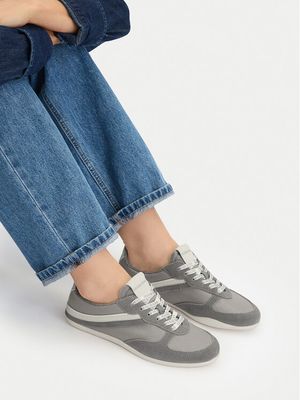 Buty sportowe damskie na wiosnę Guess Jeans ze sklepu: MODIVO w kategorii: Buty sportowe damskie - zdjęcie WP-EBWP-BKLVO-LN0_5907964082231
